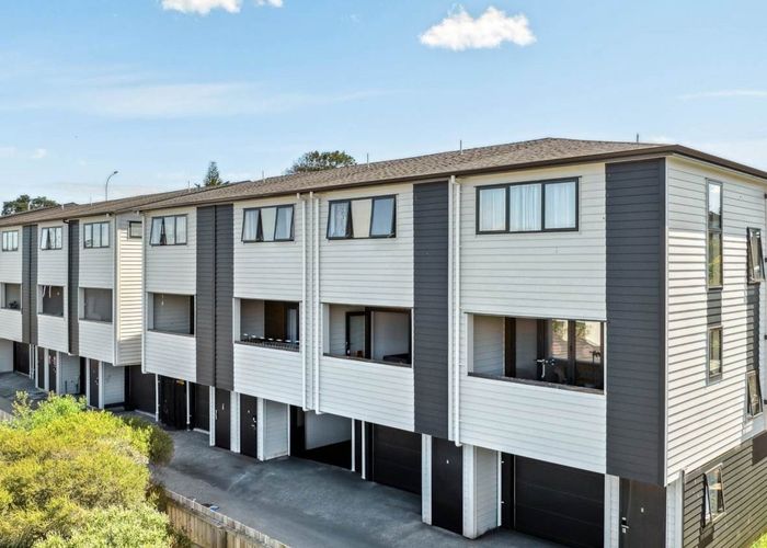  at 3/701 Hillsborough Road, Mount Roskill, Auckland