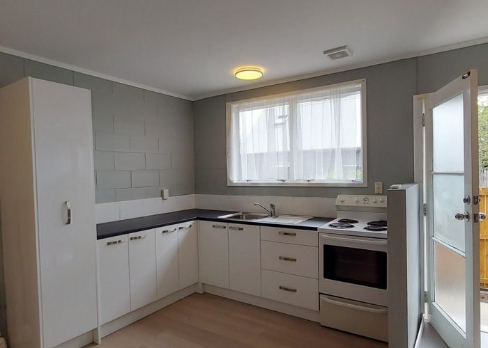  at 3/28 Saxon Street, Waterview, Auckland