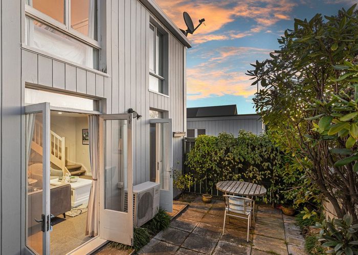  at 1/142 Rugby Street, Merivale, Christchurch City, Canterbury