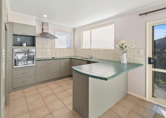  at 6 Richard Halse Drive, The Gardens, Manukau City, Auckland