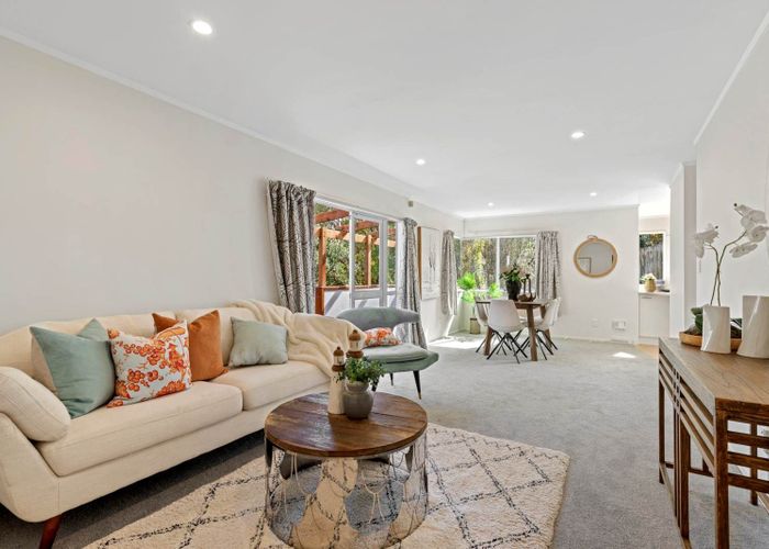  at 1/13 Limmer Place, Browns Bay, Auckland