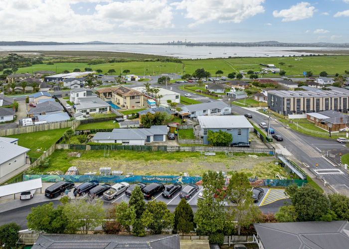  at 5 Toru Street, Te Atatu Peninsula, Waitakere City, Auckland