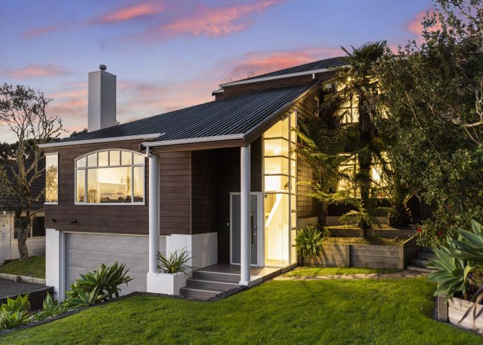  at 11 Chedworth Drive, Glenfield, Auckland