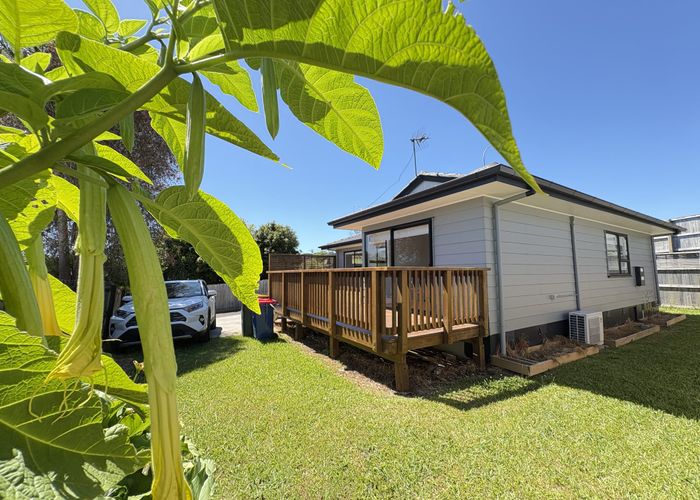  at 2/17 Landsdale Place, Massey, Auckland