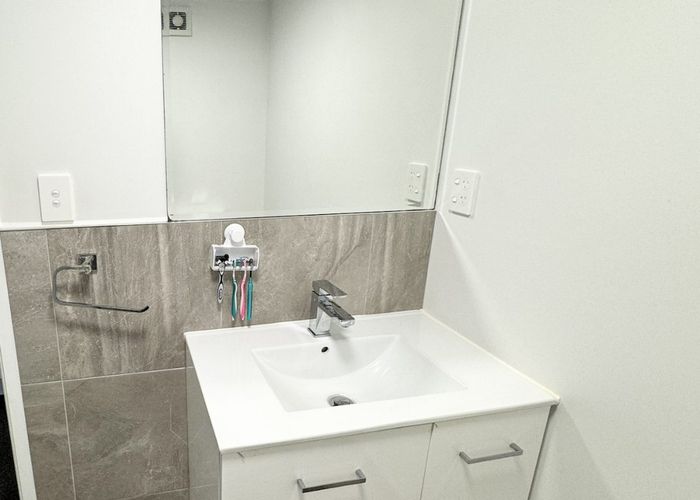  at 25 Alton Avenue, Hillcrest, Auckland