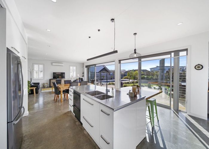 at 6 Giarni Place, Karaka, Papakura