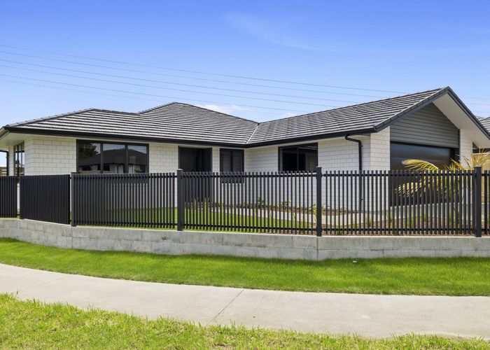  at 8 Kararaina Close, Whalers Gate, New Plymouth