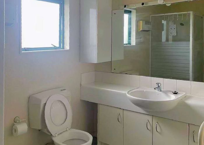  at 2/15 Dunn Place, Farm Cove, Manukau City, Auckland