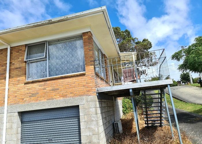  at 2/205 Forrest Hill rd, Forrest Hill, North Shore City, Auckland