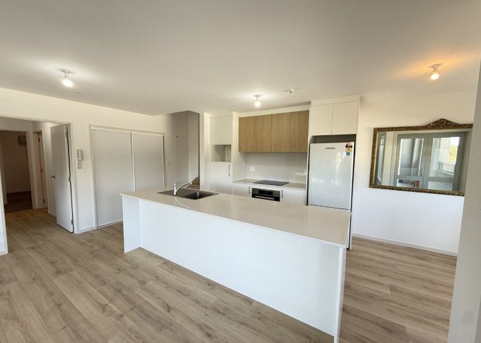  at 16/270  Onewa Road, Birkenhead, North Shore City, Auckland