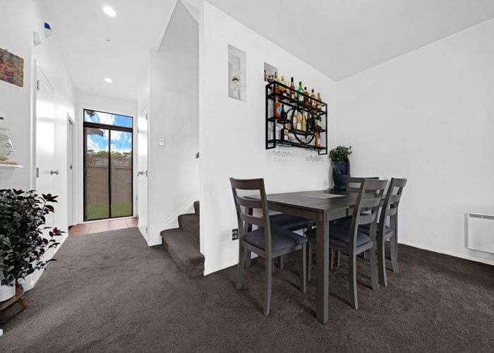  at 17/2 Armoy Drive, East Tamaki, Manukau City, Auckland