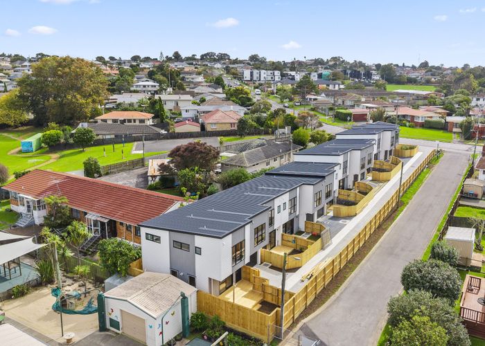  at 4/12 Hamlin Road, Mount Wellington, Auckland City, Auckland