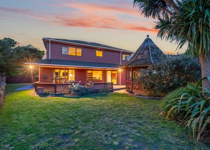 at 9 Molyneux Close, Whitby, Porirua