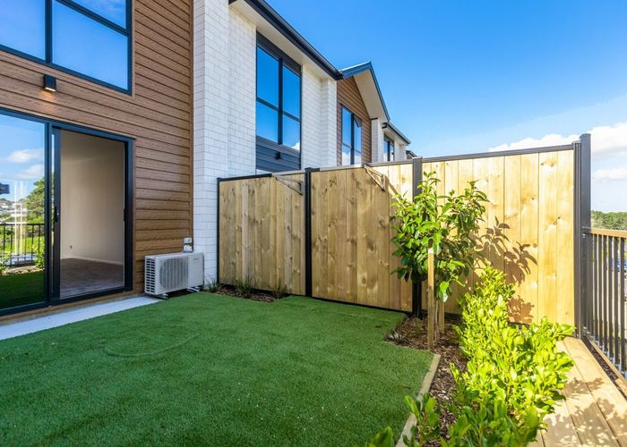  at 5/172 Don Buck Road, Massey, Waitakere City, Auckland