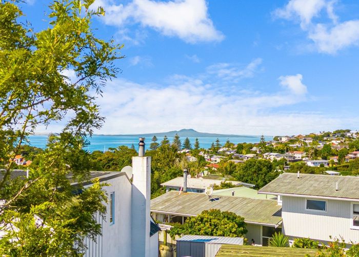 at 24 Salem Place, Torbay, Auckland