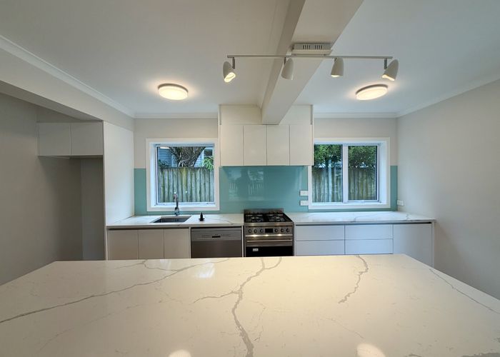  at 2/38 Tramway Road, Beach Haven, North Shore City, Auckland