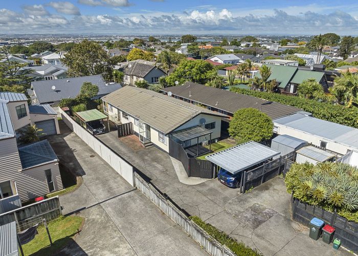  at 4/135 Campbell Road, One Tree Hill, Auckland