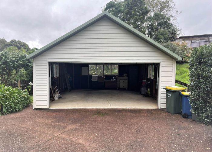  at 10 Jays Road, Titirangi, Waitakere City, Auckland