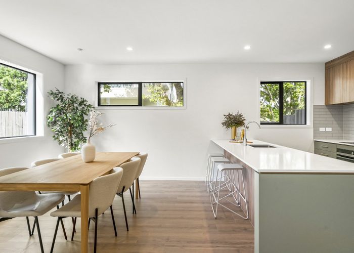  at 22 Wakaturia Way, Glenfield, North Shore City, Auckland