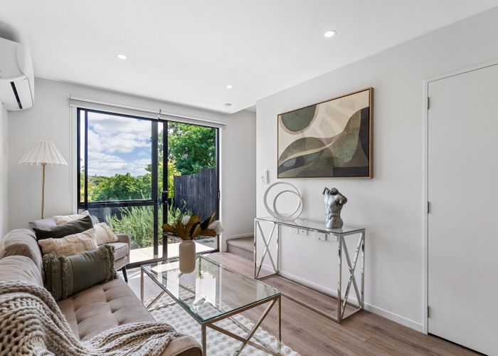  at Unit 11/8 Chivalry Road, Glenfield, North Shore City, Auckland
