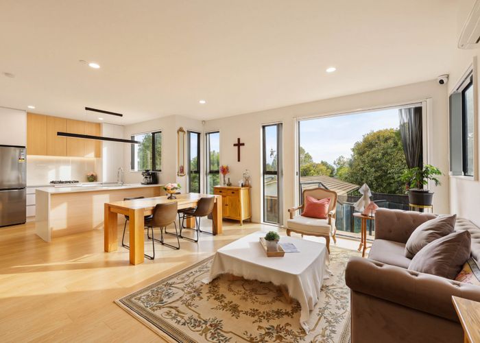  at 9E Glenfern Road, Mellons Bay, Manukau City, Auckland