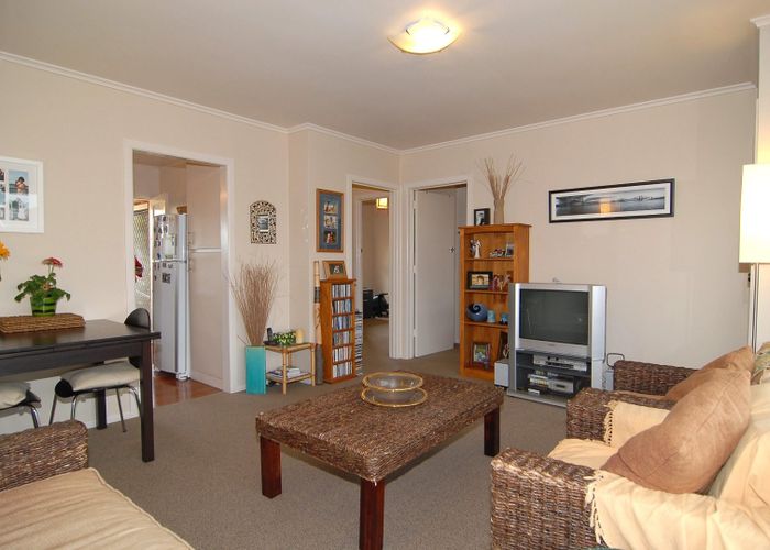  at 2/23 Belle Vue Avenue, Northcote Point, North Shore City, Auckland