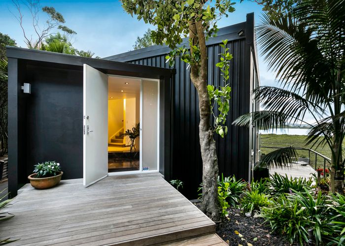  at 82 Alverston Street, Waterview, Auckland