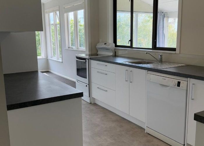  at 2 Currey Crescent, Milford, North Shore City, Auckland