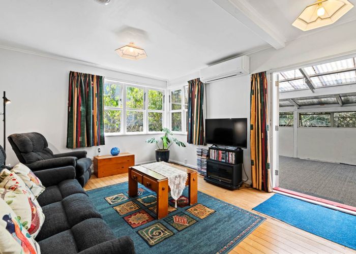  at 214 East Coast Road, Forrest Hill, North Shore City, Auckland
