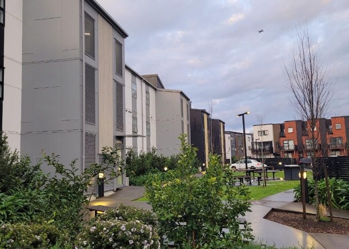  at 302/26 Shortfin Place, Flat Bush, Manukau City, Auckland