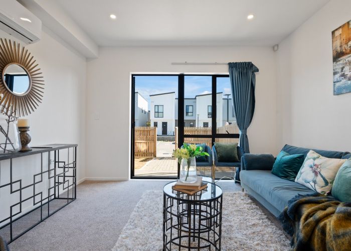  at 10 Aumarire Lane, Favona, Manukau City, Auckland