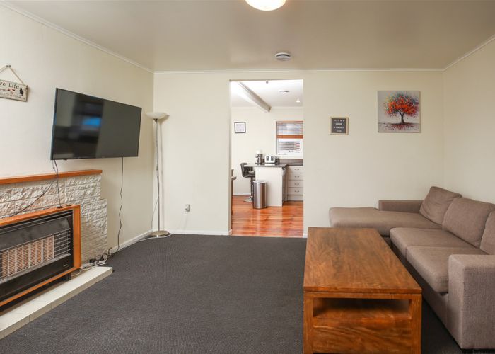  at 6 Bruce Avenue, Glenview, Hamilton