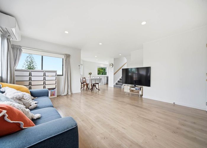  at 2/6 Mossop Rise, Glenfield, North Shore City, Auckland