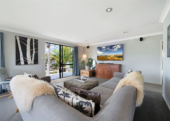  at 26 Dawnhaven Drive, Te Atatu Peninsula, Waitakere City, Auckland