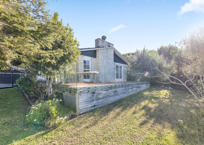  at 2 King Richard Place, Browns Bay, North Shore City, Auckland