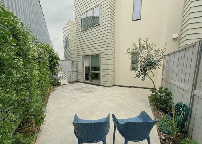  at 5/21 Hunters Park Drive, Three Kings, Auckland
