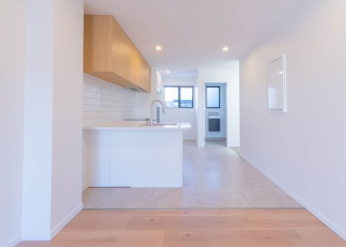  at 1/82 Rosewarne Crescent, Glendene, Waitakere City, Auckland