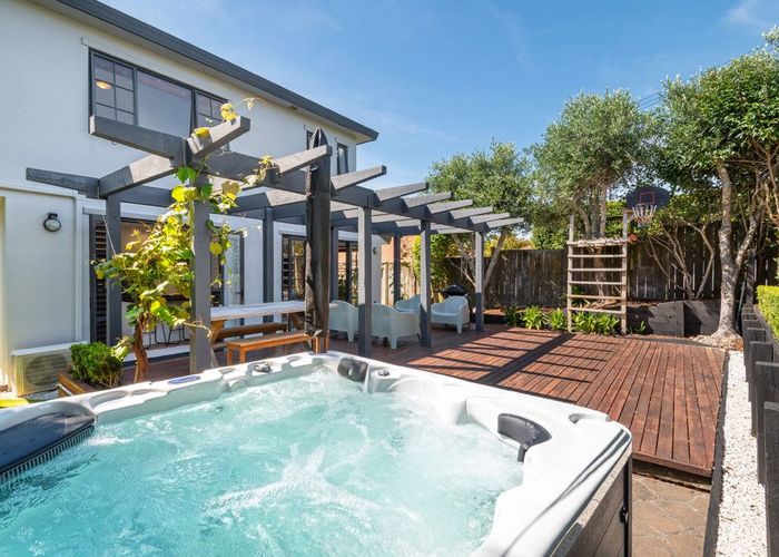  at 8A Onepoto Rd, Hauraki, Auckland