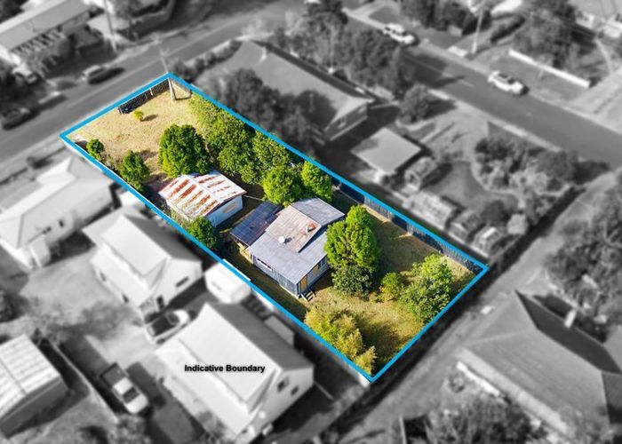  at 4 Dawnhaven Drive, Te Atatu Peninsula, Waitakere City, Auckland