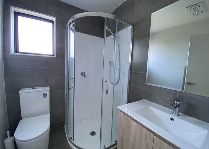  at 2/9 Schnapper Rock Road, Greenhithe, North Shore City, Auckland