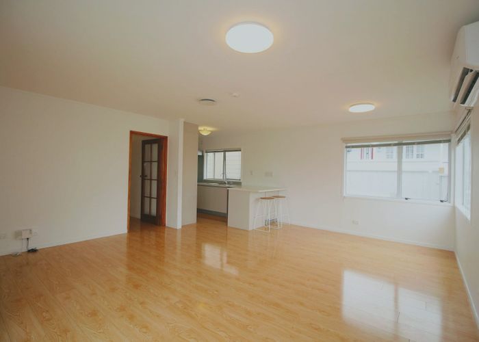  at 2/12 Sherwood Ave, Te Atatu South, Waitakere City, Auckland