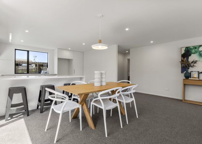  at 2/22 Methuen Road, Avondale, Auckland