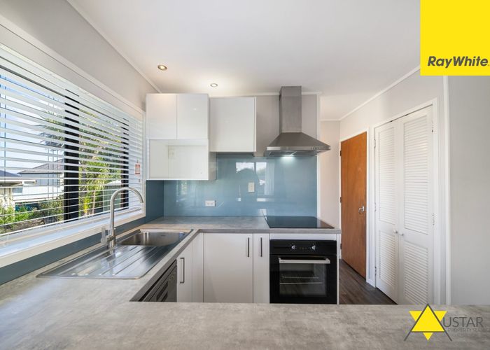  at 2/35 Buscomb Avenue, Henderson, Waitakere City, Auckland