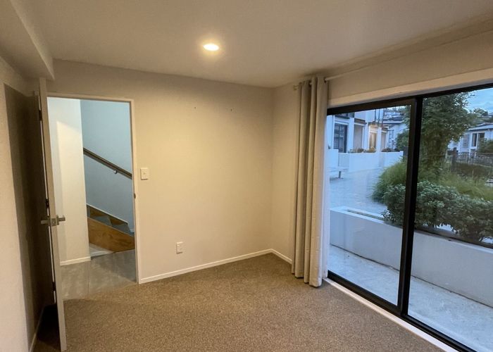  at 10 Mangrove Lane, Albany, North Shore City, Auckland