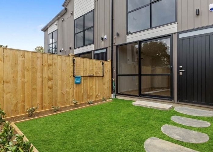  at 3 Albert Road, Manukau, Auckland