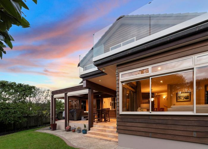  at 2/114 Aberdeen Road, Campbells Bay, Auckland