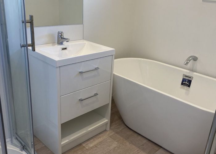  at 4/24 Tawhiri Road, One Tree Hill, Auckland