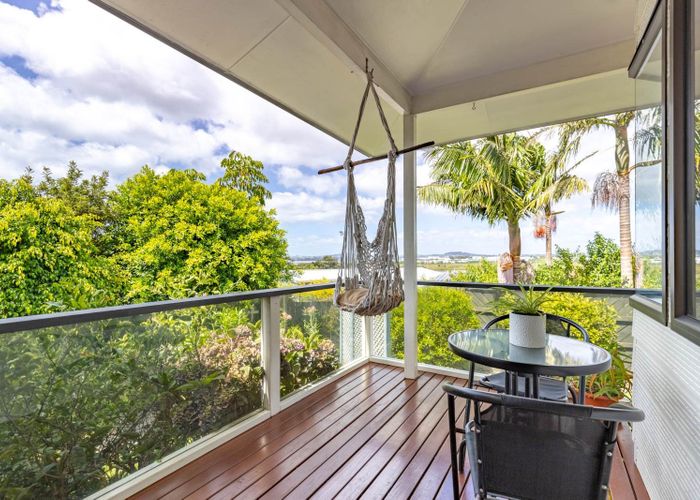  at 32a  Jaemont Avenue, Te Atatu South, Waitakere City, Auckland