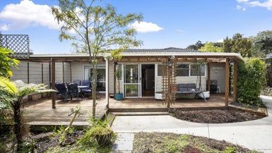  at 6 Onedin Place, Titirangi, Auckland