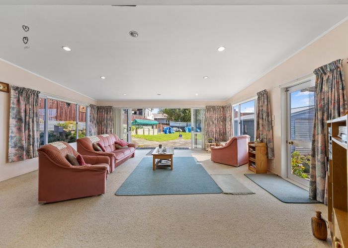  at 6 Station Street, Tirau